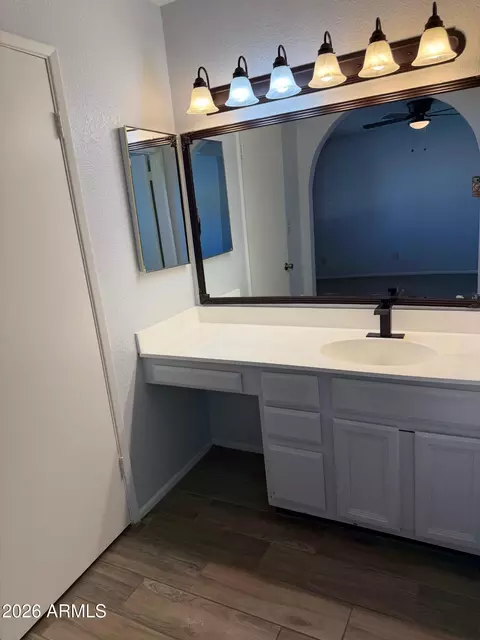 Bath - 3426 W Juniper Ave W, Phoenix, AZ 85053 photo 5 of 6