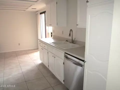 Kitchen - 4303 E Cactus Rd #419, Phoenix, AZ 85032 photo 3 of 3
