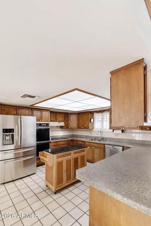 Kitchen - 2053 N Meridian Rd, Apache Junction, AZ 85120 photo 3 of 6