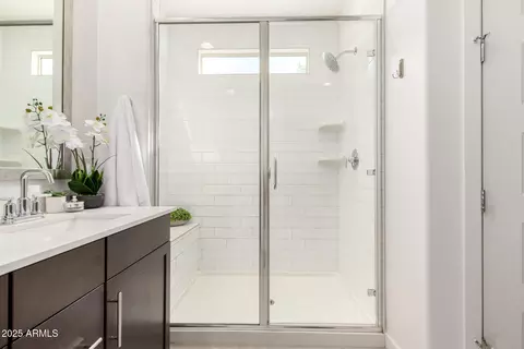 Bath - 9525 E Tesla Ave, Mesa, AZ 85212 photo 2 of 4