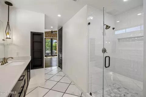 Bath - 3727 E Clarendon Ave, Phoenix, AZ 85018 photo 3 of 4