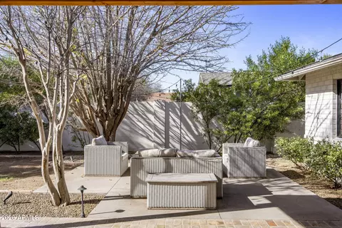 Exterior - 3727 E Clarendon Ave, Phoenix, AZ 85018 photo 2 of 5