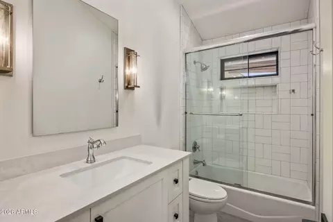 Bath - 3727 E Clarendon Ave, Phoenix, AZ 85018 photo 4 of 4