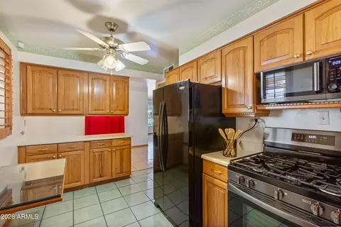 Kitchen - 3827 E Vernon Ave, Phoenix, AZ 85008 photo 2 of 2