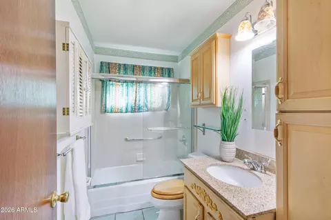 Bath - 3827 E Vernon Ave, Phoenix, AZ 85008 photo 3 of 3
