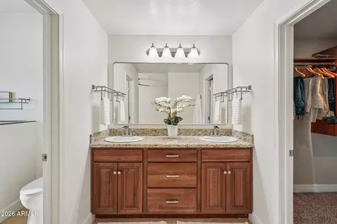 Bath - 4317 E Glenrosa Ave, Phoenix, AZ 85018 photo 1 of 3