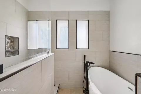 Bath - 4317 E Glenrosa Ave, Phoenix, AZ 85018 photo 2 of 3