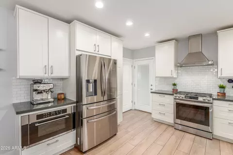 Kitchen - 728 E State Ave, Phoenix, AZ 85020 photo 2 of 3