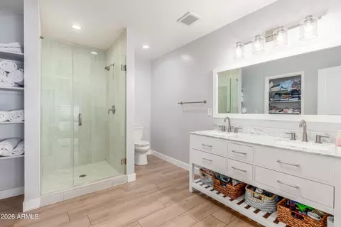 Bath - 728 E State Ave, Phoenix, AZ 85020 photo 2 of 2