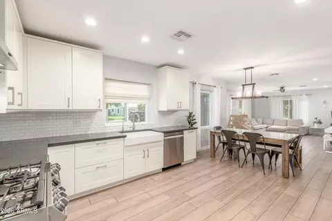 Kitchen - 728 E State Ave, Phoenix, AZ 85020 photo 1 of 3