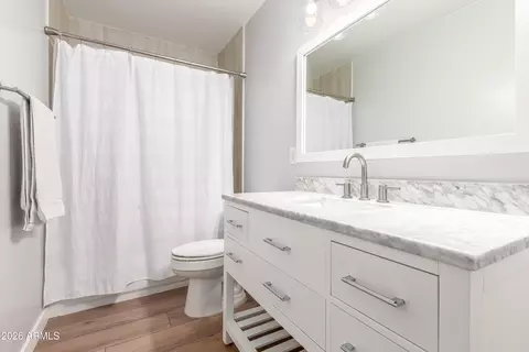 Bath - 728 E State Ave, Phoenix, AZ 85020 photo 1 of 2