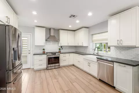 Kitchen - 728 E State Ave, Phoenix, AZ 85020 photo 3 of 3