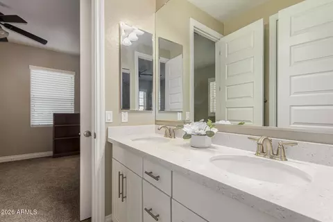 Bath - 3022 E Wildhorse Dr, Gilbert, AZ 85297 photo 7 of 10