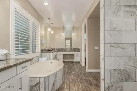 Bath - 3022 E Wildhorse Dr, Gilbert, AZ 85297 photo 2 of 10