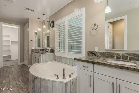 Bath - 3022 E Wildhorse Dr, Gilbert, AZ 85297 photo 4 of 10