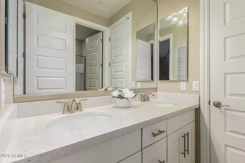 Bath - 3022 E Wildhorse Dr, Gilbert, AZ 85297 photo 8 of 10