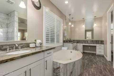 Bath - 3022 E Wildhorse Dr, Gilbert, AZ 85297 photo 3 of 10
