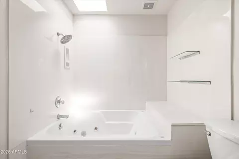Bath - 2717 E Shaw Butte Dr, Phoenix, AZ 85028 photo 3 of 5