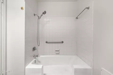 Bath - 2717 E Shaw Butte Dr, Phoenix, AZ 85028 photo 5 of 5