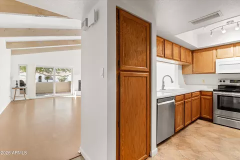Entry Way - 2717 E Shaw Butte Dr, Phoenix, AZ 85028 photo 1 of 1