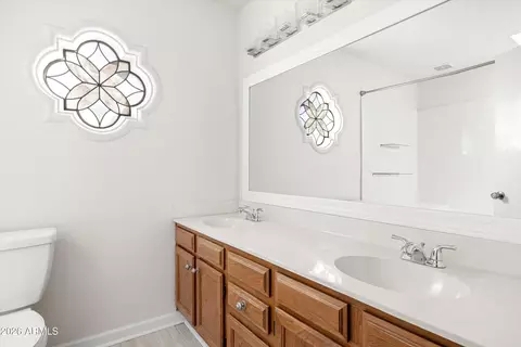Bath - 2717 E Shaw Butte Dr, Phoenix, AZ 85028 photo 1 of 5