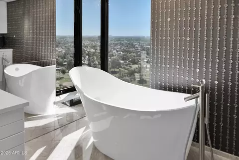 Bath - 1040 E Osborn Rd #1901, Phoenix, AZ 85014 photo 4 of 6