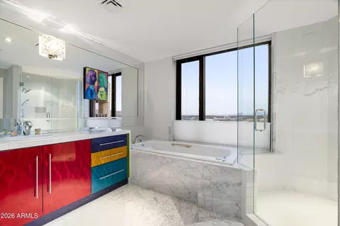 Bath - 1040 E Osborn Rd #1901, Phoenix, AZ 85014 photo 5 of 6