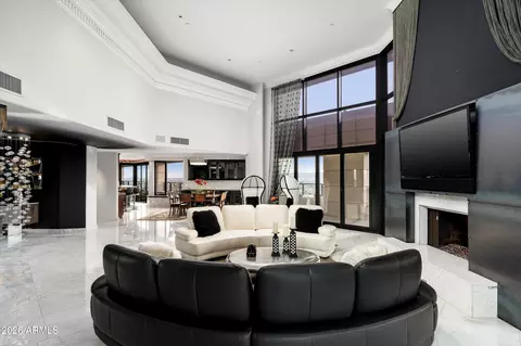 Living - 1040 E Osborn Rd #1901, Phoenix, AZ 85014 photo 2 of 2