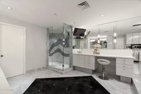 Bath - 1040 E Osborn Rd #1901, Phoenix, AZ 85014 photo 2 of 6