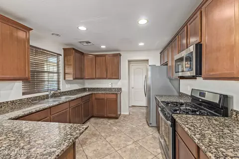 Kitchen - 1753 S Balboa Dr, Gilbert, AZ 85295 photo 1 of 3