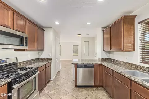Kitchen - 1753 S Balboa Dr, Gilbert, AZ 85295 photo 3 of 3