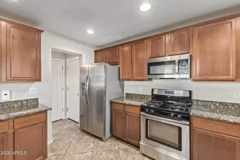 Kitchen - 1753 S Balboa Dr, Gilbert, AZ 85295 photo 2 of 3