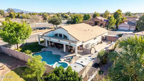 992 E Beechnut Dr, Chandler, AZ 85249 photo 5