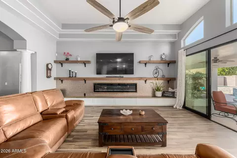 992 E Beechnut Dr, Chandler, AZ 85249 photo 2