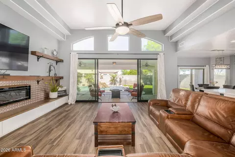 992 E Beechnut Dr, Chandler, AZ 85249