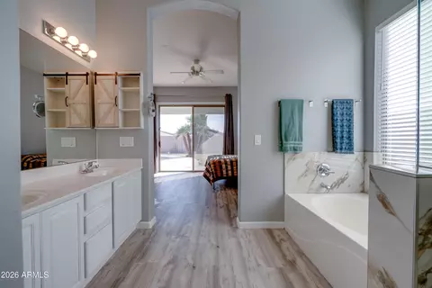 Bath - 10513 E Florian Ave, Mesa, AZ 85208 photo 7 of 10