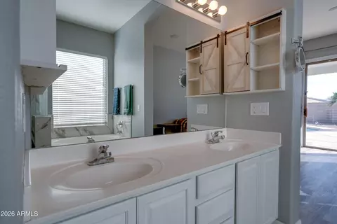 Bath - 10513 E Florian Ave, Mesa, AZ 85208 photo 8 of 10