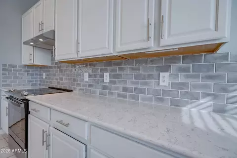 Kitchen - 10513 E Florian Ave, Mesa, AZ 85208 photo 9 of 11