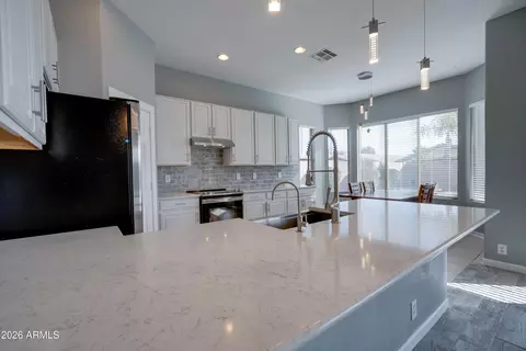 Kitchen - 10513 E Florian Ave, Mesa, AZ 85208 photo 3 of 11