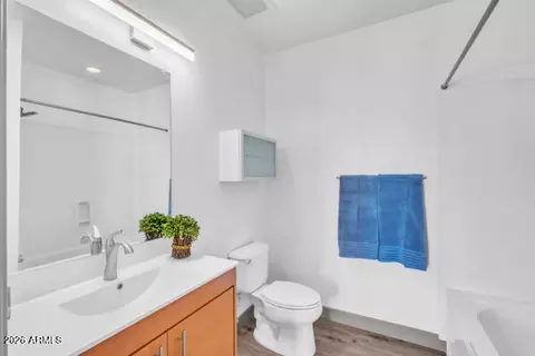 Bath - 1 E Lexington Ave #809, Phoenix, AZ 85012 photo 6 of 6