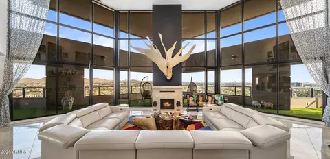 Living - 1040 E Osborn Rd #1902, Phoenix, AZ 85014 photo 1 of 6