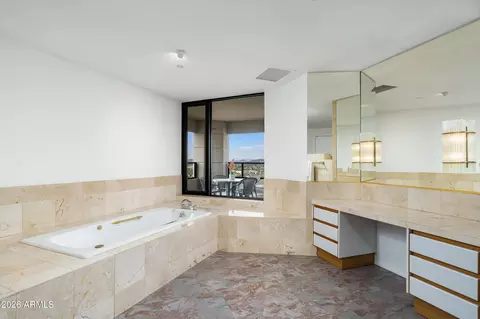Bath - 1040 E Osborn Rd #1902, Phoenix, AZ 85014 photo 3 of 4