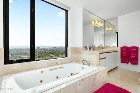 Bath - 1040 E Osborn Rd #1902, Phoenix, AZ 85014 photo 1 of 4
