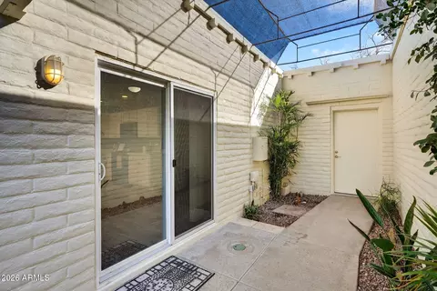 Exterior - 4 E San Miguel Ave, Phoenix, AZ 85012 photo 5 of 9