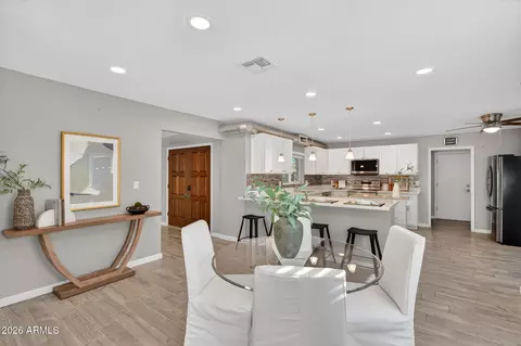 Dining - 4 E San Miguel Ave, Phoenix, AZ 85012 photo 1 of 4