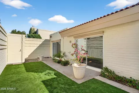 Exterior - 4 E San Miguel Ave, Phoenix, AZ 85012 photo 3 of 9