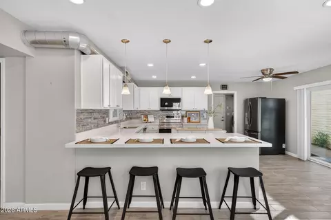 Kitchen - 4 E San Miguel Ave, Phoenix, AZ 85012 photo 2 of 5