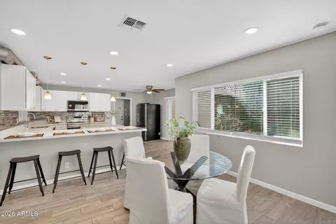 Dining - 4 E San Miguel Ave, Phoenix, AZ 85012 photo 2 of 4