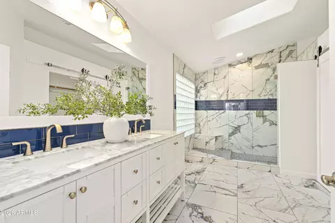 Bath - 1202 E Rocky Slope Dr, Phoenix, AZ 85048 photo 2 of 4