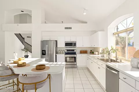 Kitchen - 1202 E Rocky Slope Dr, Phoenix, AZ 85048 photo 4 of 6